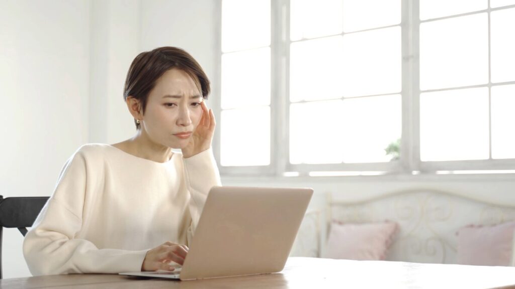 LP導線_悩む女性